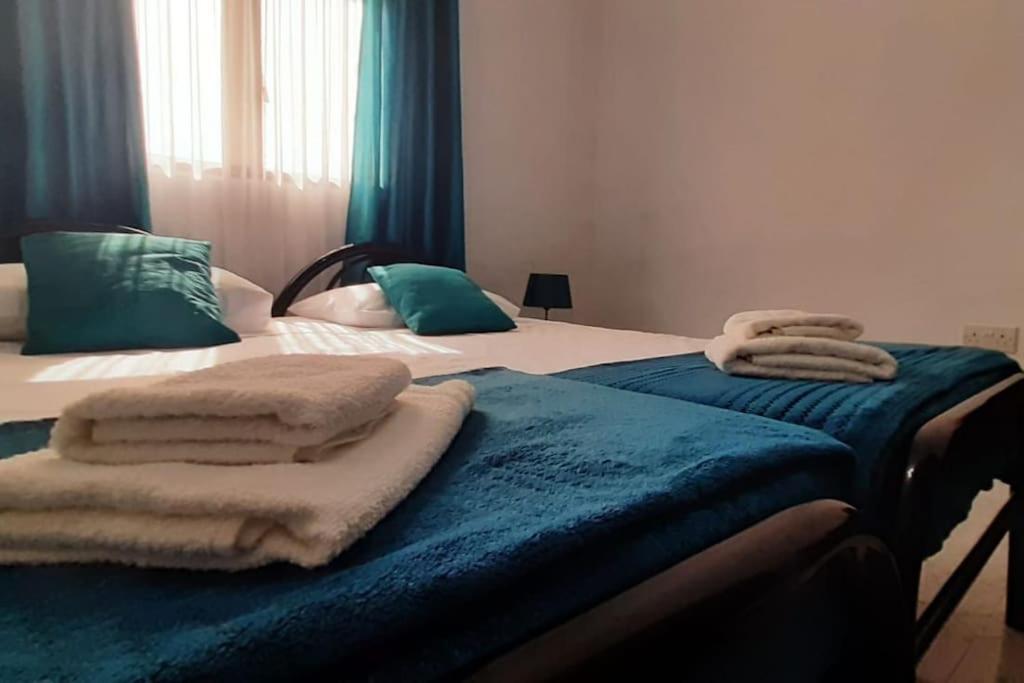 St Julian's Twin In A Private House Homestay