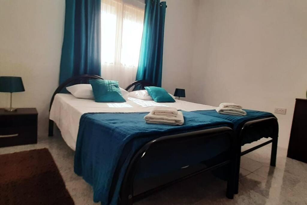 St Julian's Twin In A Private House Homestay